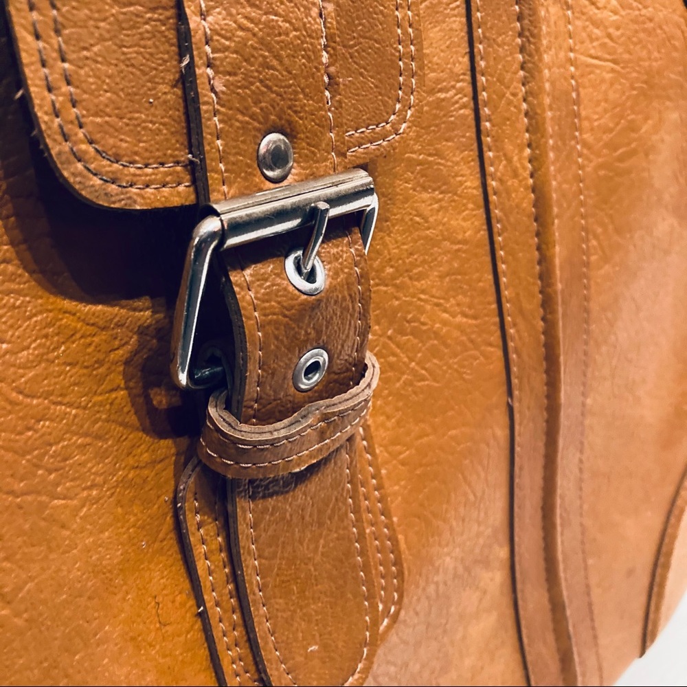 SOLD. Set of 2 Vintage 70s Tan Faux Leather Suitcases - Picture 3 of 13